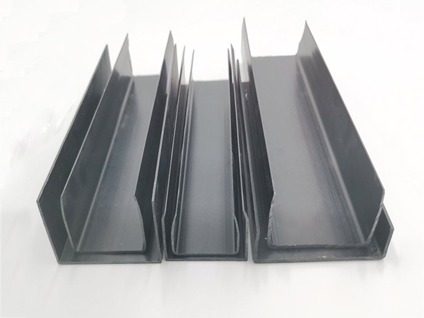 鋁合金門窗防(fang)塵蓋生産